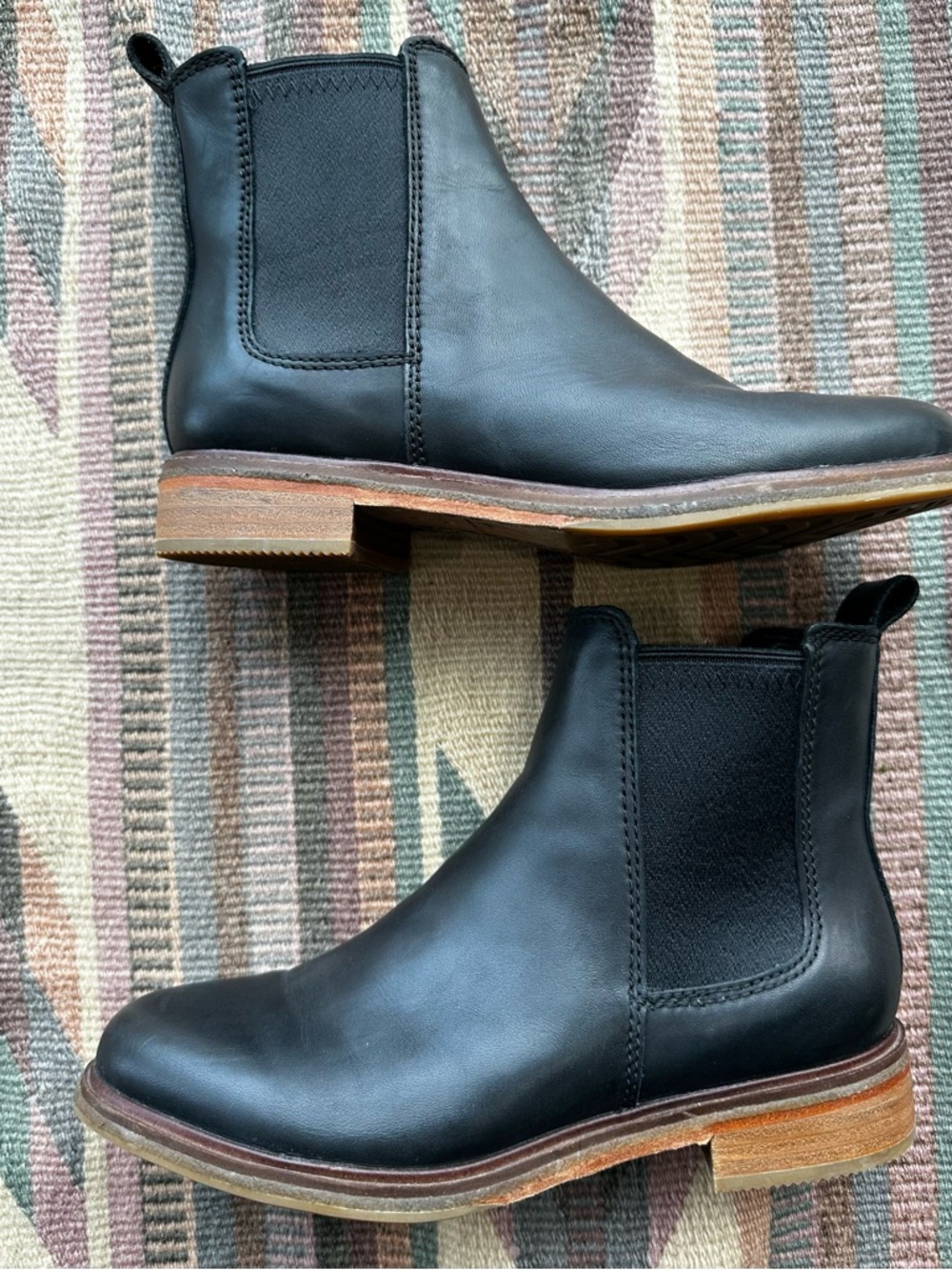 Clark’s Black Chelsea Boots - Classic Slip-On Leather Boots NWOT Women’s 7